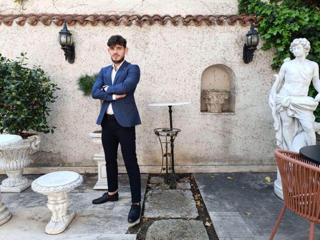 Vlad Augustin mizează pe totemurile 4K EkoGroup pentru evenimente care lasă o amprentă vizuală puternică